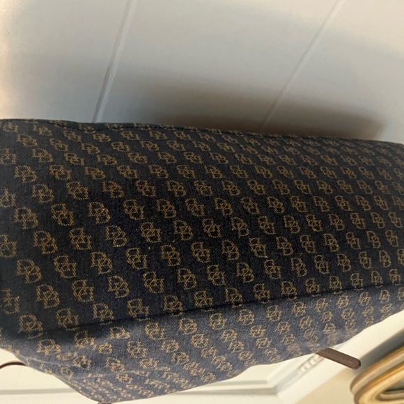 EUC Dooney and Bourke shoulder sac - Picture 2 of 7
